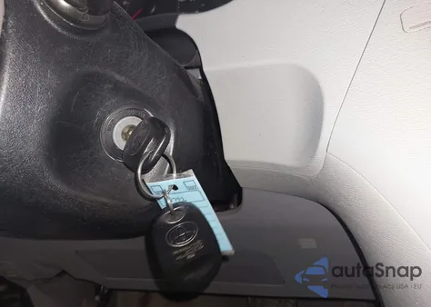 2013 Toyota Sienna Le V6 8 Passenger z USA, uszkodzony, nr VIN 5TDKK3DC7DS352293